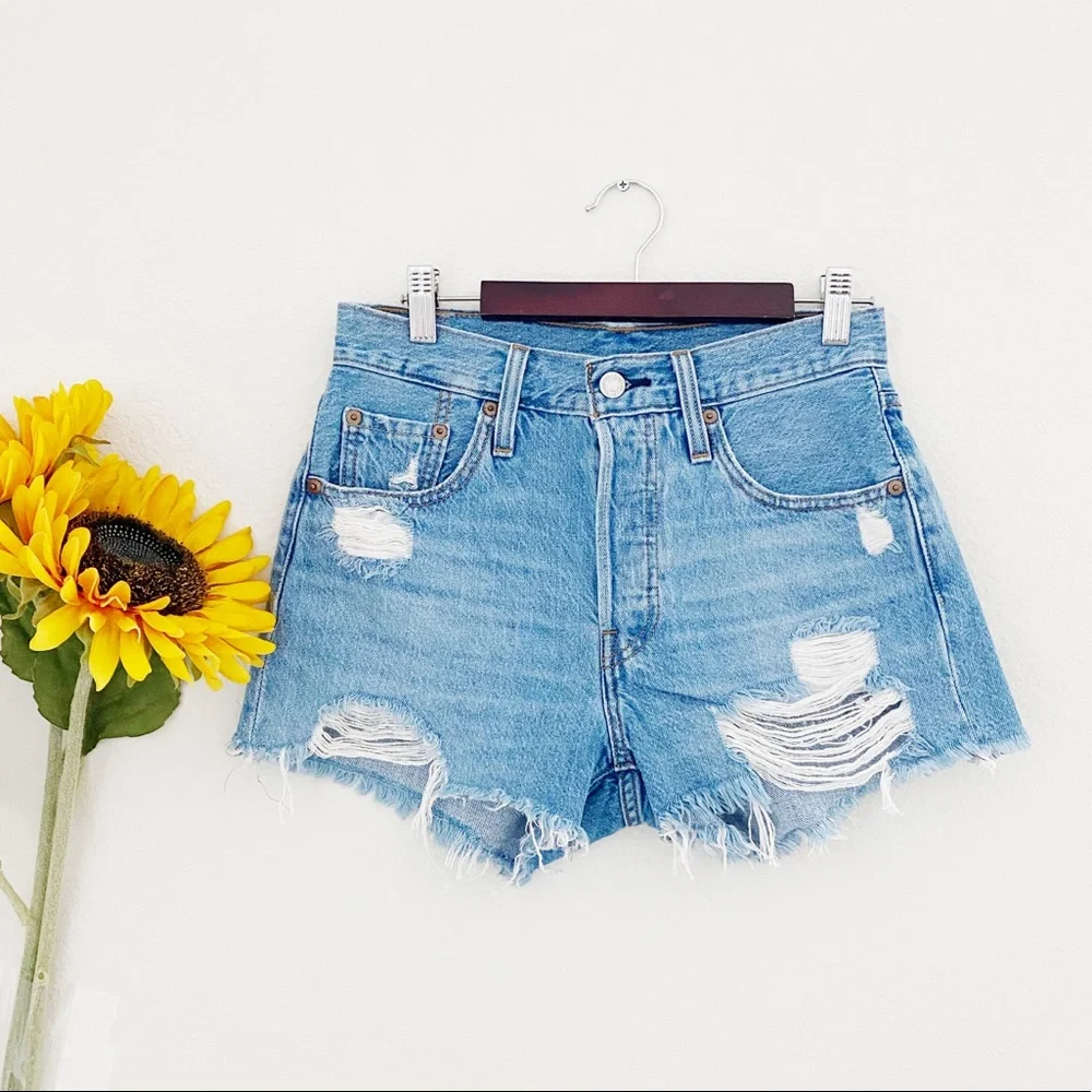 NEW Levi’s 501 High Rise Distress Shorts - Picture 10 of 11